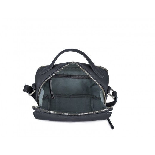 - Emma taske - Sort læder. Den uundværlige sorte håndtaske, der har en størrelse der passer til alle lejligheder!